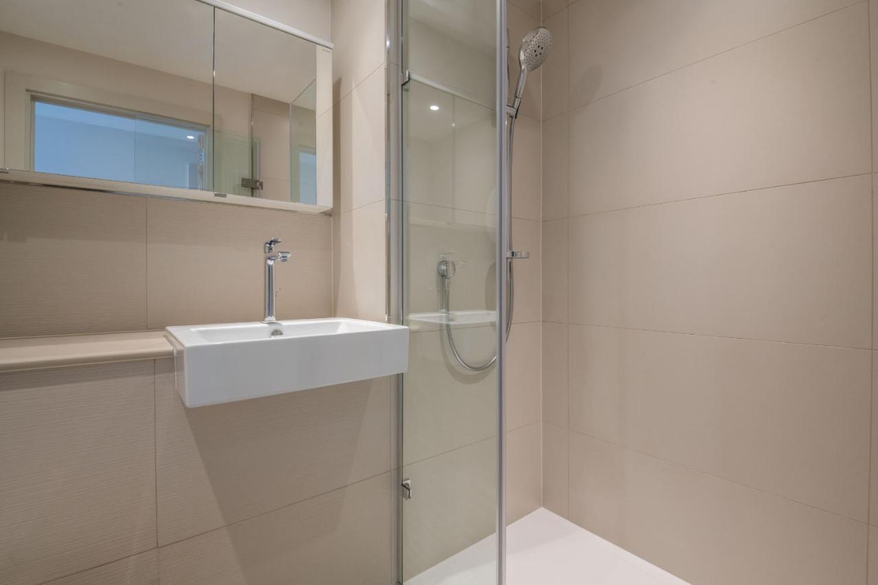 Modern Family Close To Victoria Station By Underthedoormat * London
