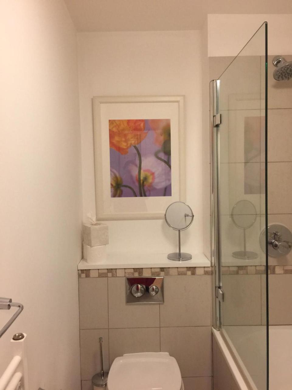 Lets In Greenwich Apartment *