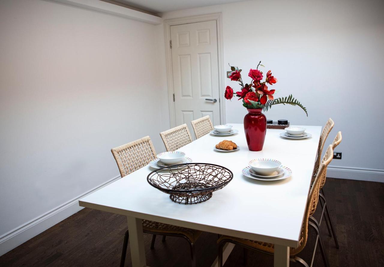 Apartment 3, Trafalgar Sq Duplex, 3rd & 4th Floor By Indigo Flats London