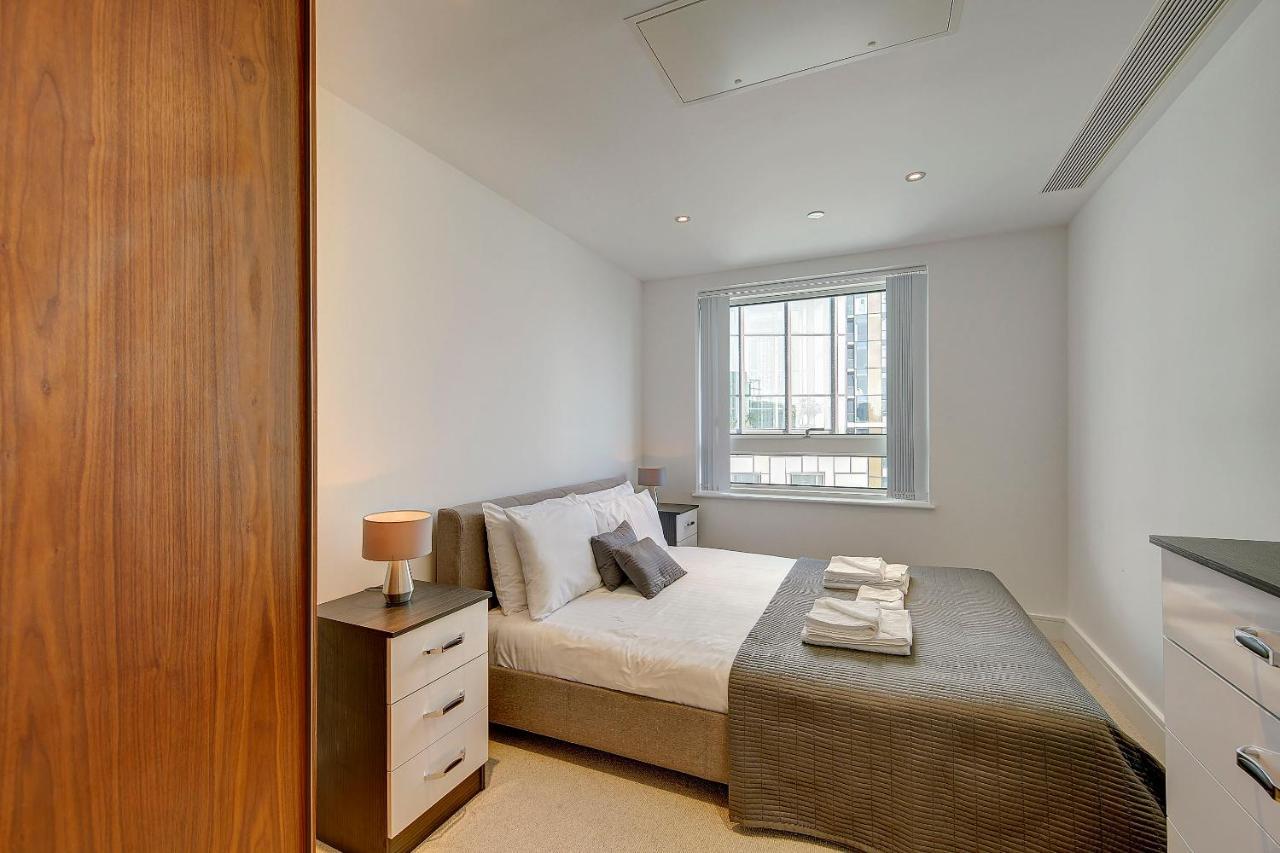 Protem Lincoln Plaza Apartment London
