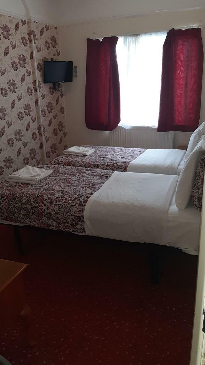 Chiswick Guest house 2*