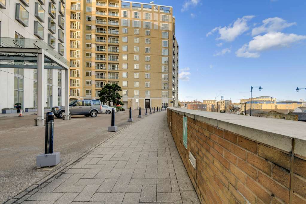 Circus Canary Wharf Apartment London