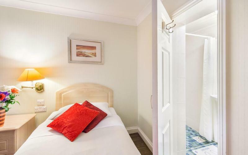 Fairways Paddington Hotel 2*