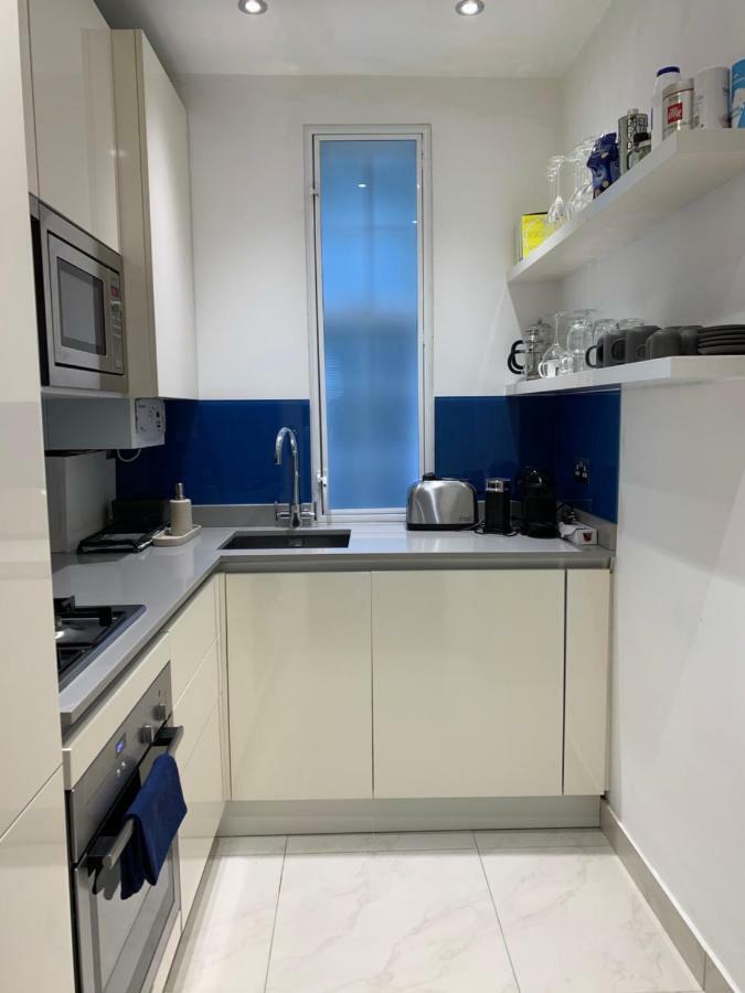 2 Bedroom Just Off Kings Road Apartment