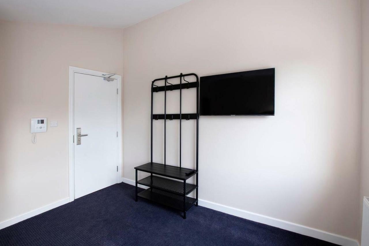 Spacious King Bed Near Denmark Hill Station * Londen