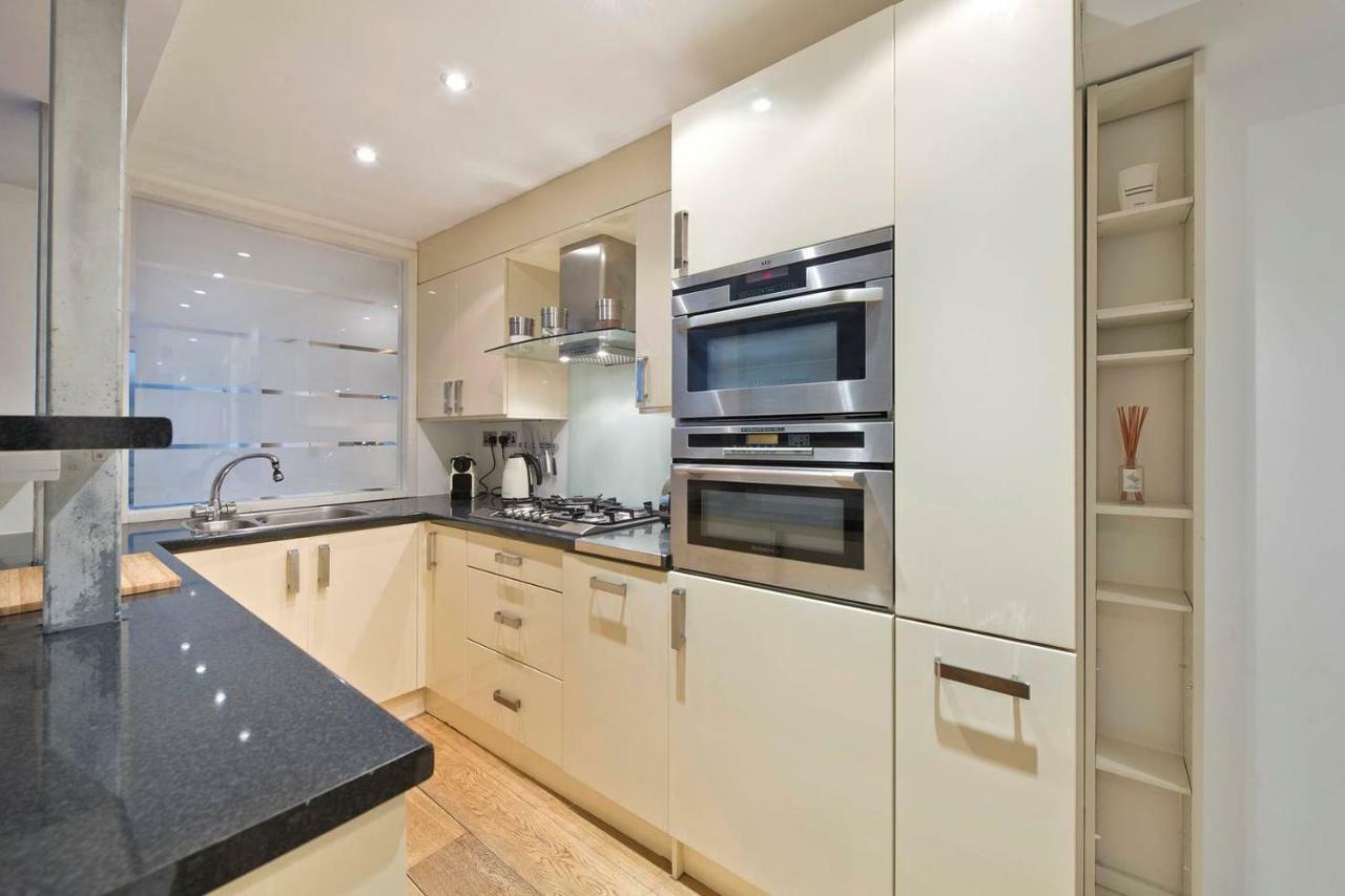 Fantastic 3 Bed In Earls Court Apartment London