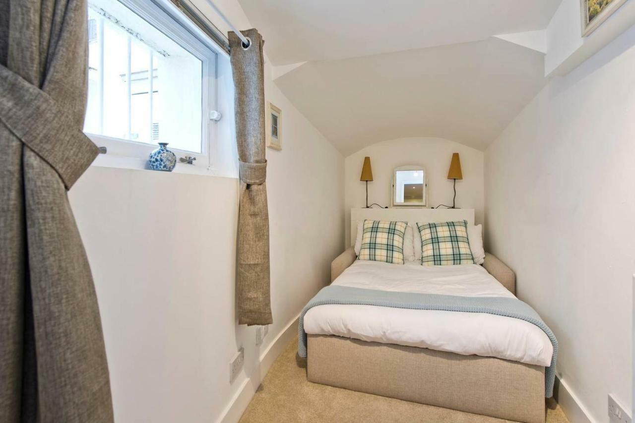 Fantastic 3 Bed In Earls Court London