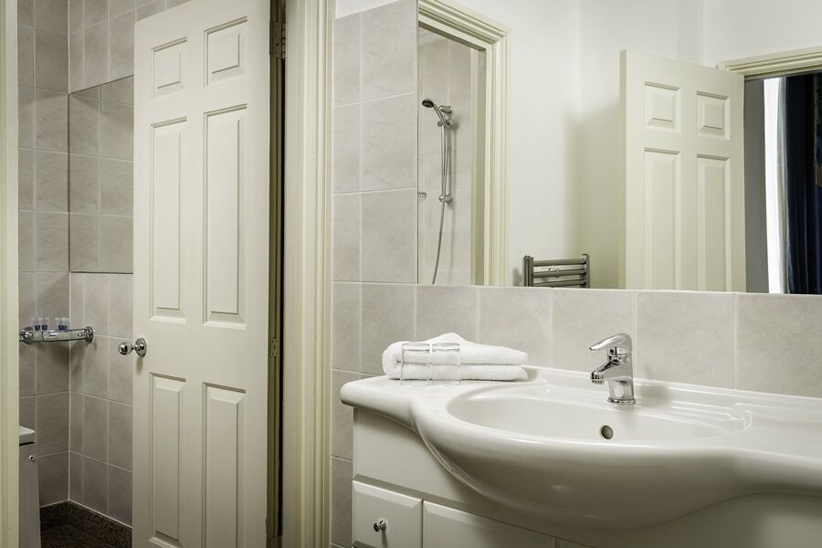 Hotel Henry Viii London
