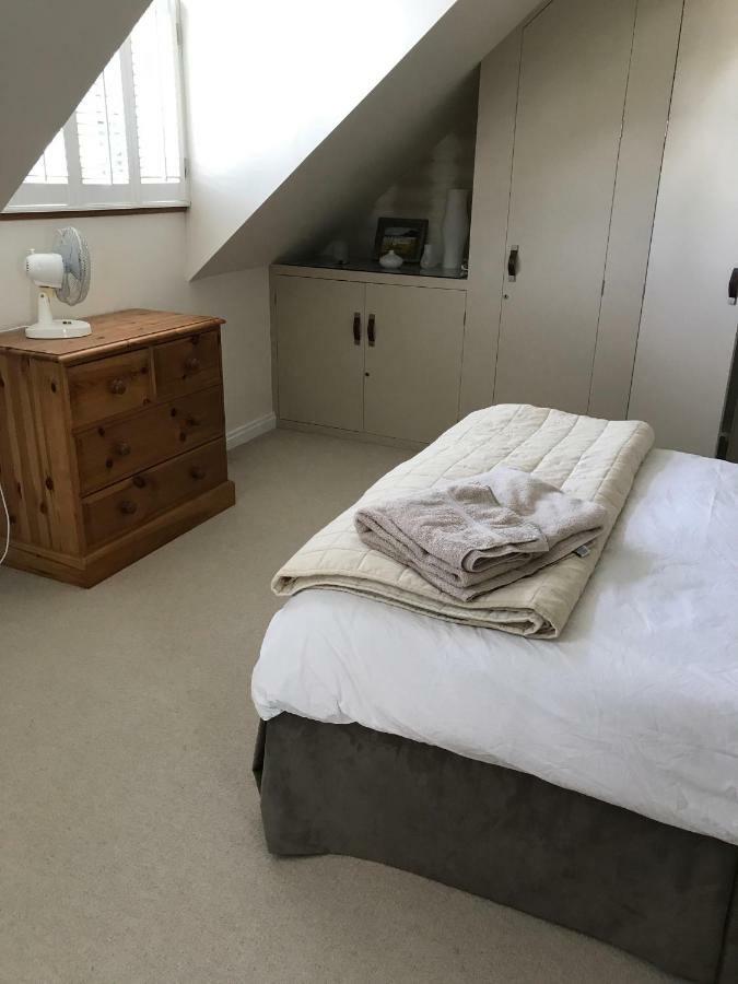 Wimbledon Tennis House With Hot Tub; 4 Minute Walk Ferienhaus *