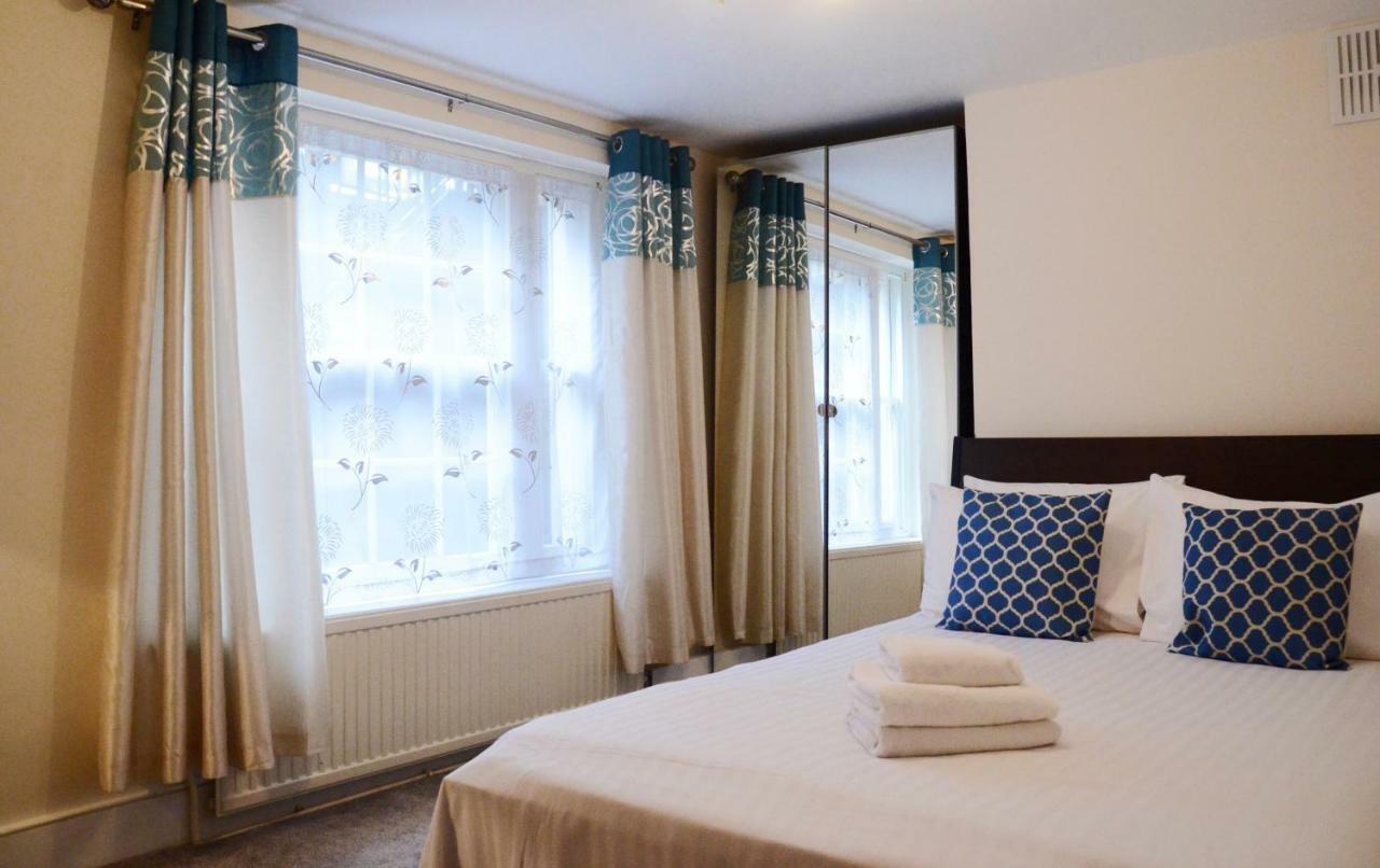 Oyo Home Kings Cross-St Pancras Garden 4 Bedroom