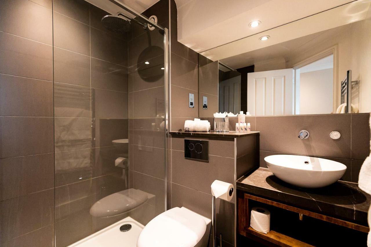 Rose And Crown Hotel London
