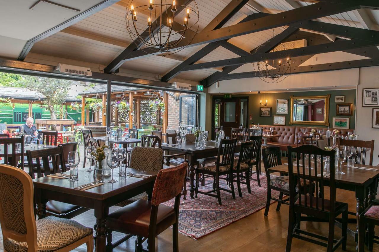 Rose And Crown Hotel 3* London