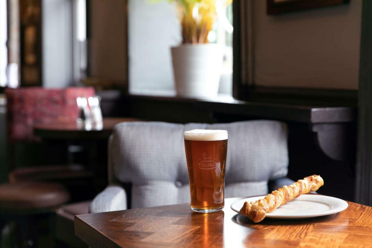 Rose And Crown Hotel 3* London