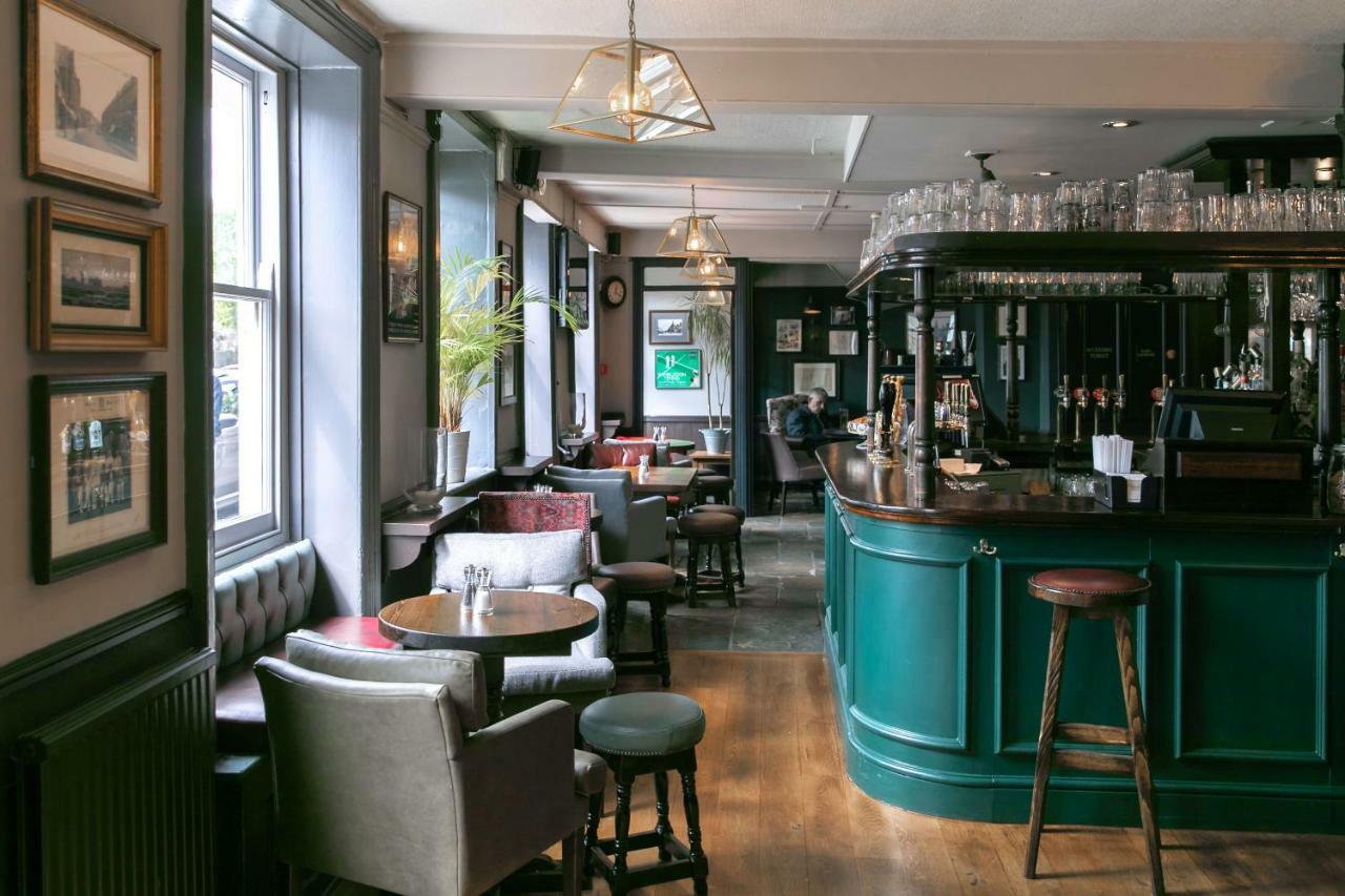 Rose And Crown Hotel London
