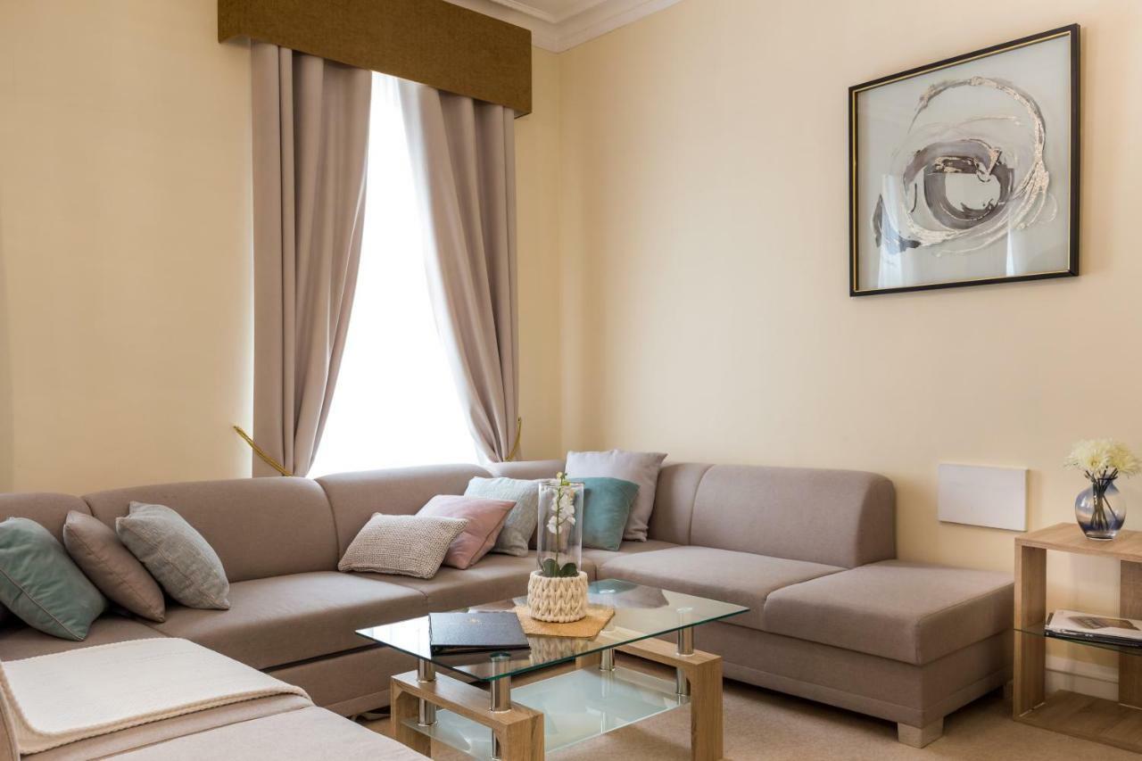 Park Lane Apartments/shaw House Apartment London
