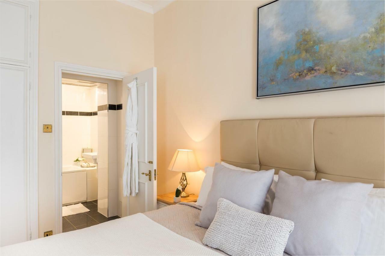Park Lane Apartments/shaw House * London