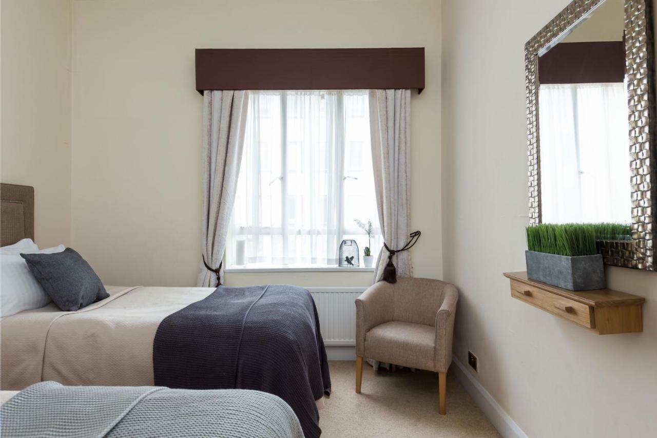 Park Lane Apartments/shaw House * London