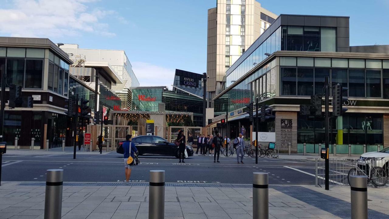 Lovely One Bedroom In Stratford * Londra