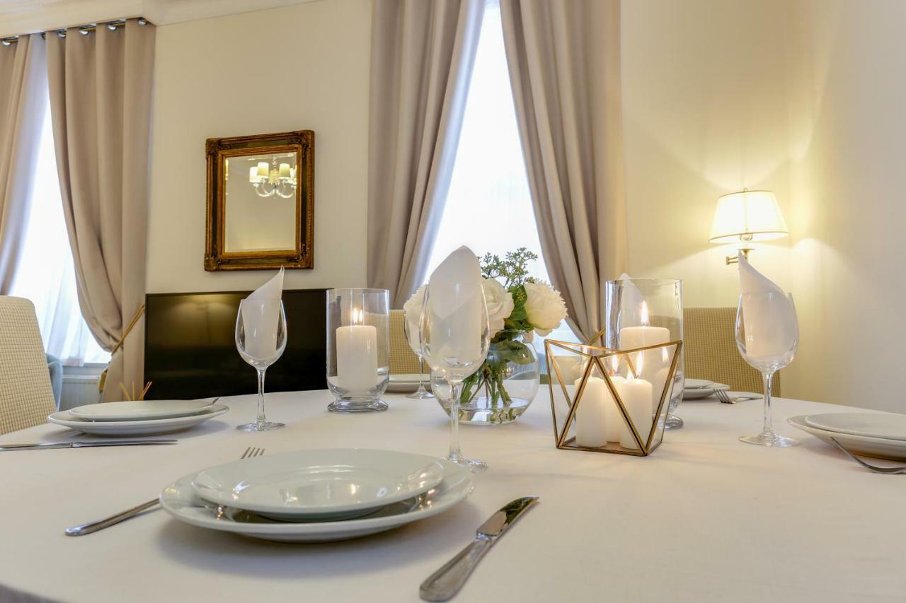 Park Lane Apartments/shaw House Apartment London