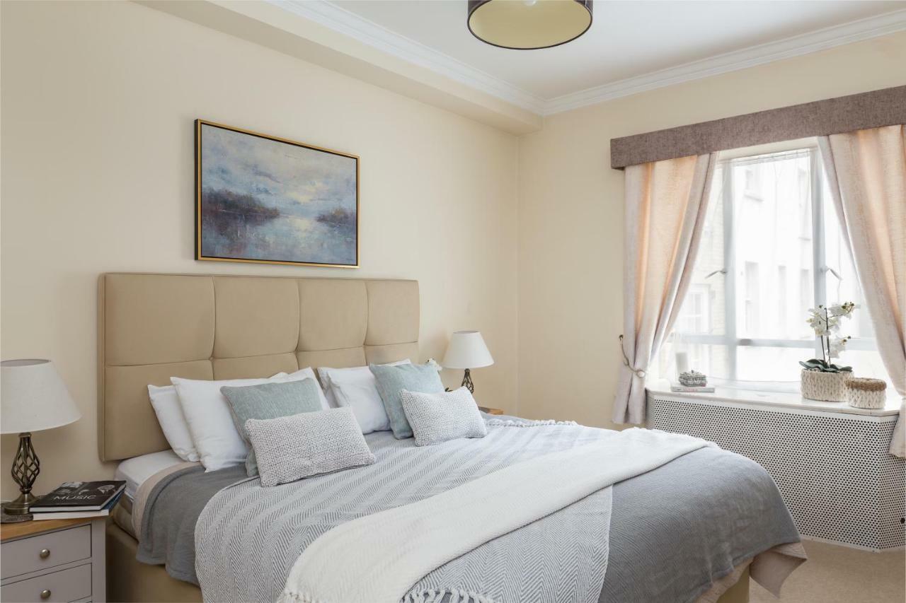 Park Lane Apartments/shaw House * London