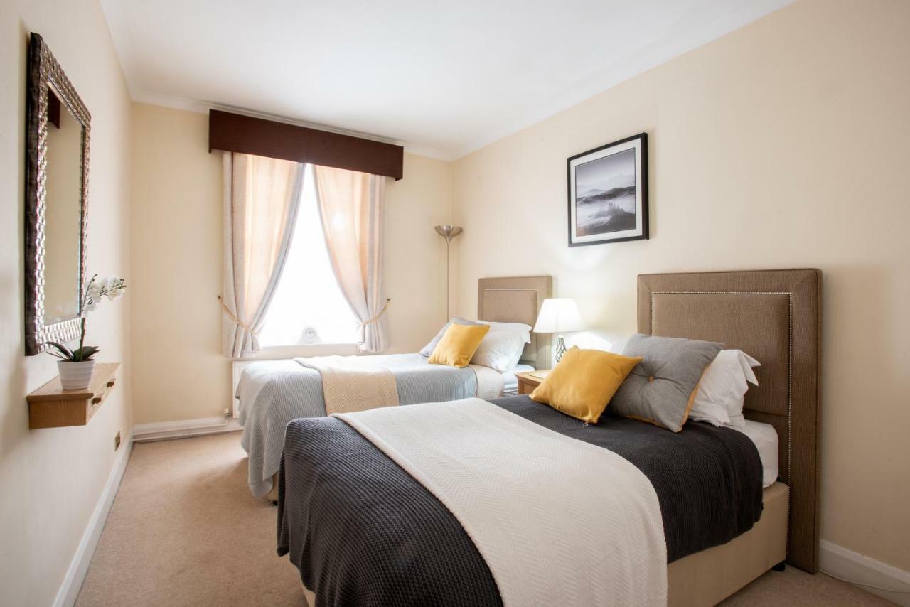 Park Lane Apartments/shaw House * London