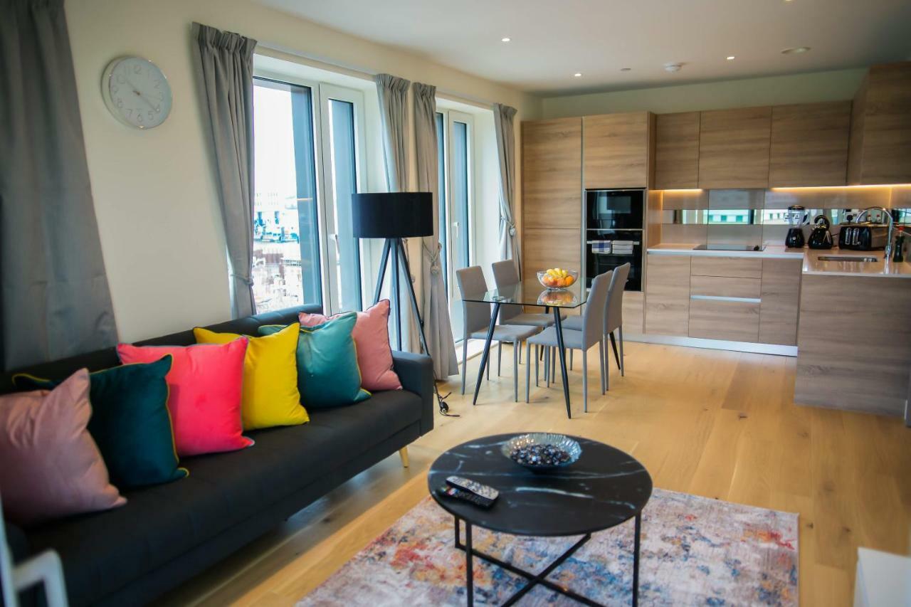 Thames View 2 Bed With Balcony Londen