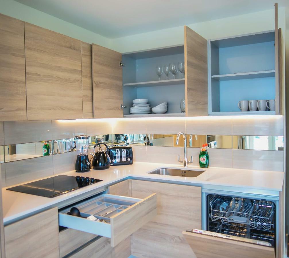 Appartement Thames View 2 Bed With Balcony *