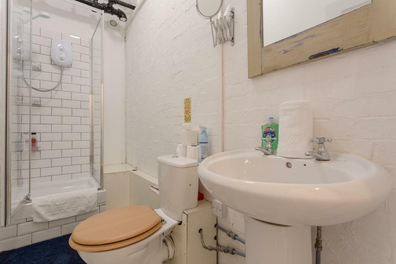 Industrial Open Plan Studio In Hackney Lägenhet