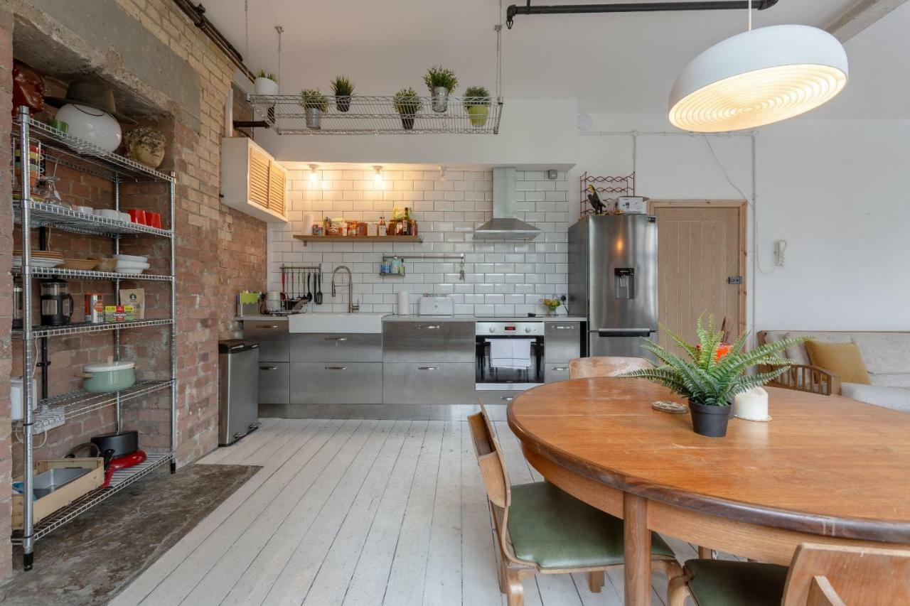 Industrial Open Plan Studio In Hackney Lägenhet