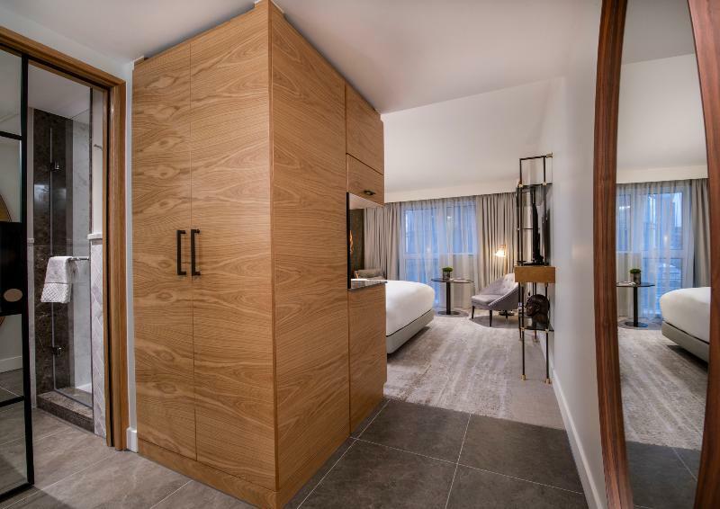 Lincoln Plaza Apartment