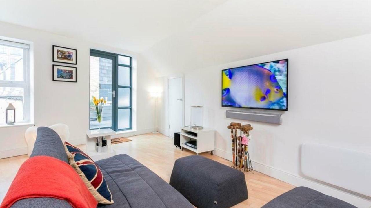 Super Cool 2 Bedroom Split Level Duplex Holiday home London