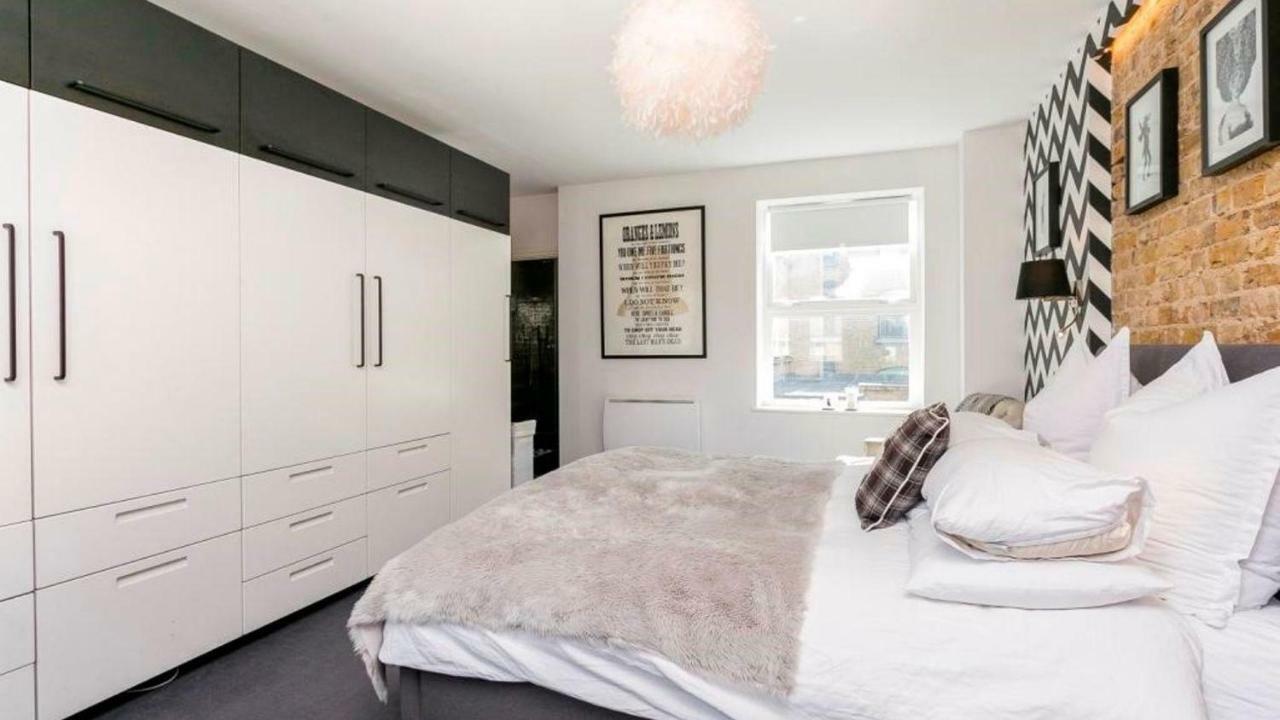 Super Cool 2 Bedroom Split Level Duplex Holiday home London