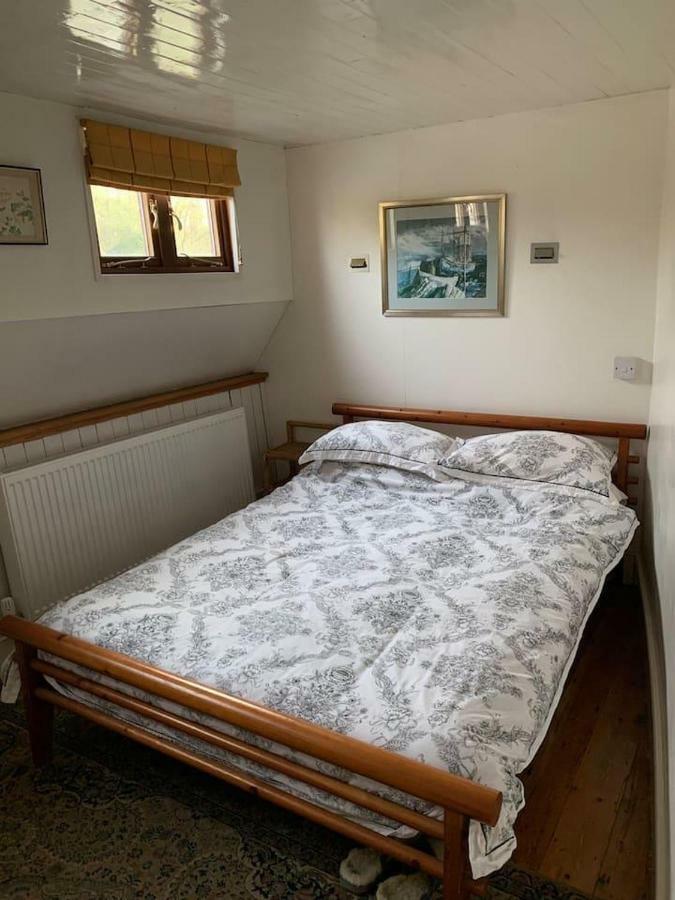 The Bush Houseboat - Kew Bridge Gardens, Holiday home *