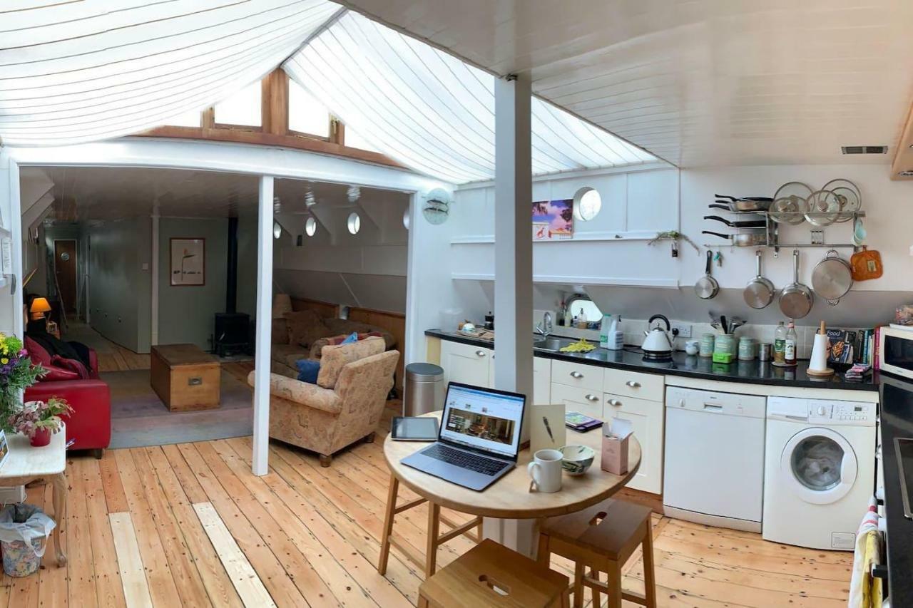 The Bush Houseboat - Kew Bridge Gardens, Holiday home