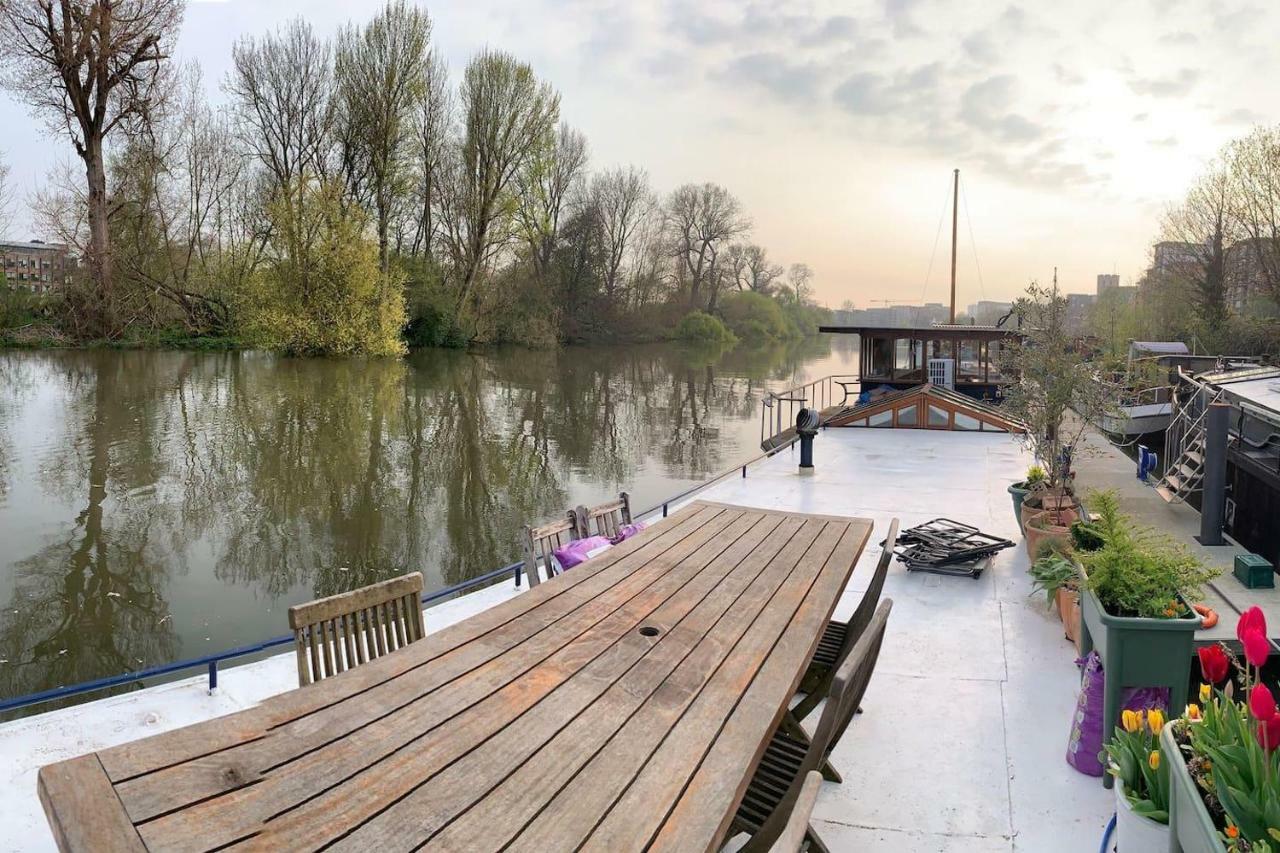 The Bush Houseboat - Kew Bridge Gardens, London