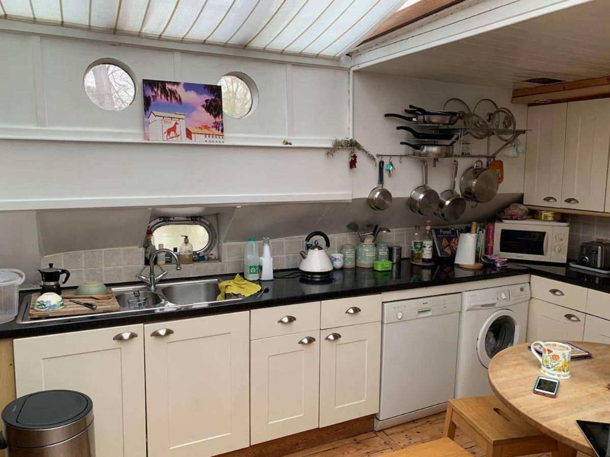 The Bush Houseboat - Kew Bridge Gardens, * London