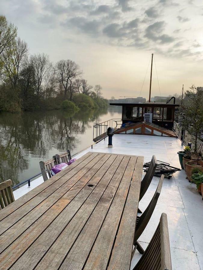 The Bush Houseboat - Kew Bridge Gardens, Holiday home *