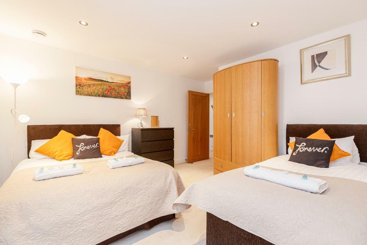 Premium Excel 3 & 2 Bedrooms Lägenhet London