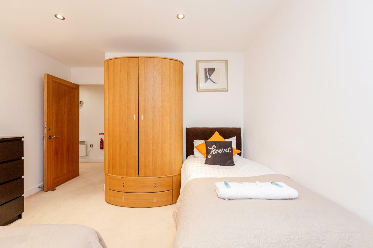 Premium Excel 3 & 2 Bedrooms Lägenhet London