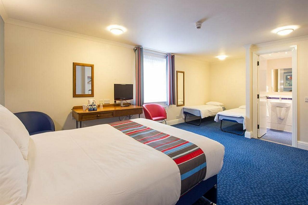 Travelodge Chigwell Hotel London