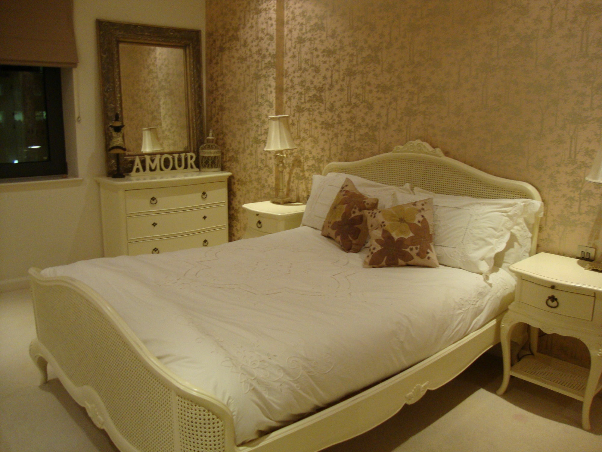 Canary Wharf Waterfront Apartment