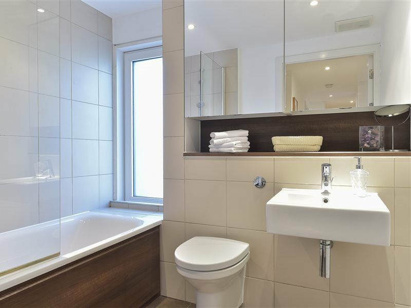 Thames Bridges 4* London