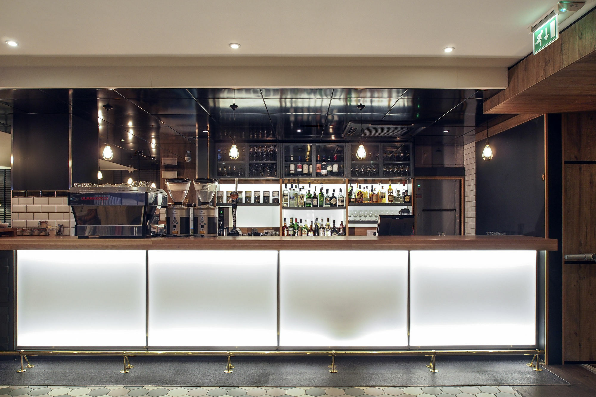 The Corner 3*