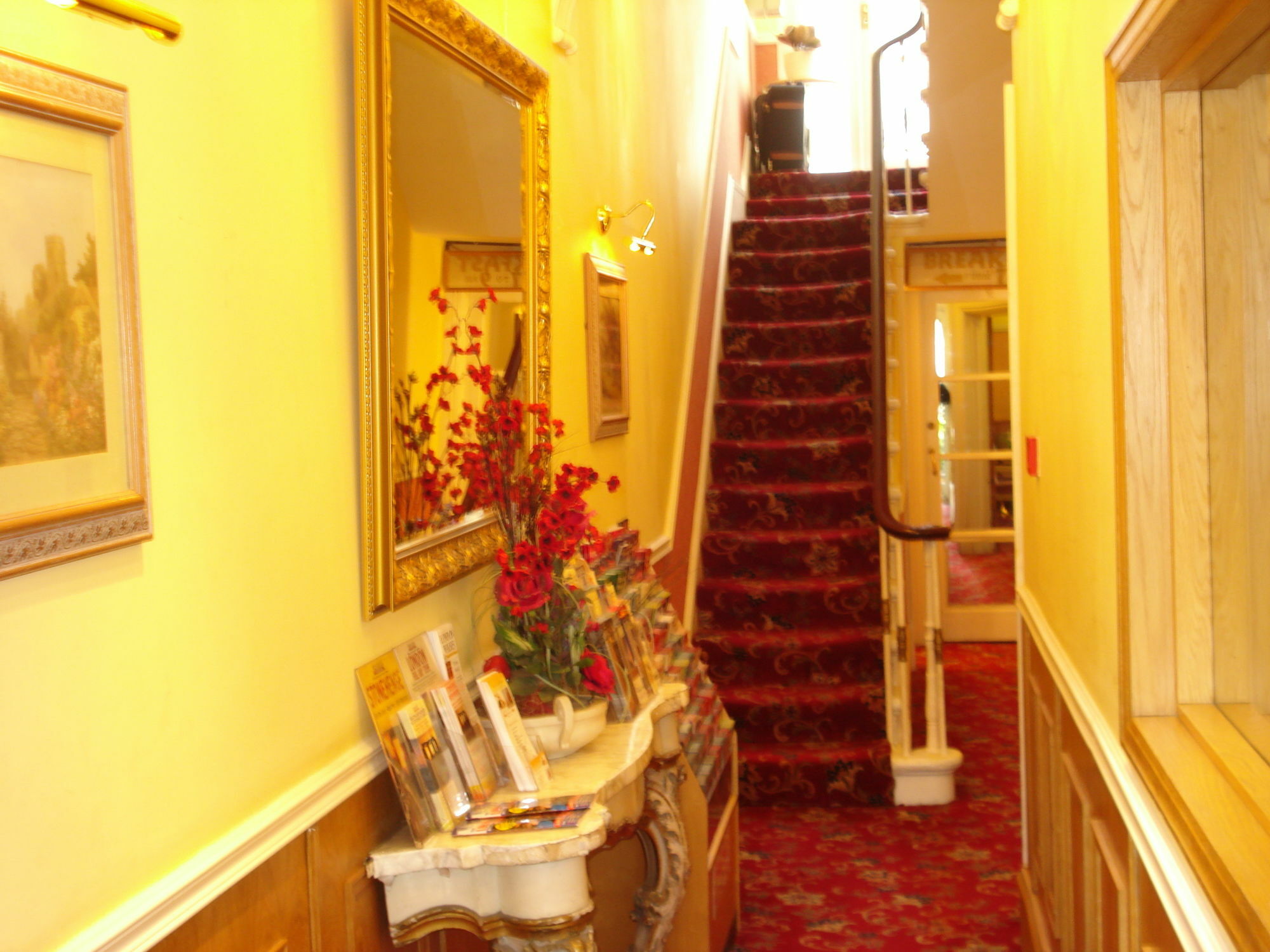 Springfield Hotel 2*