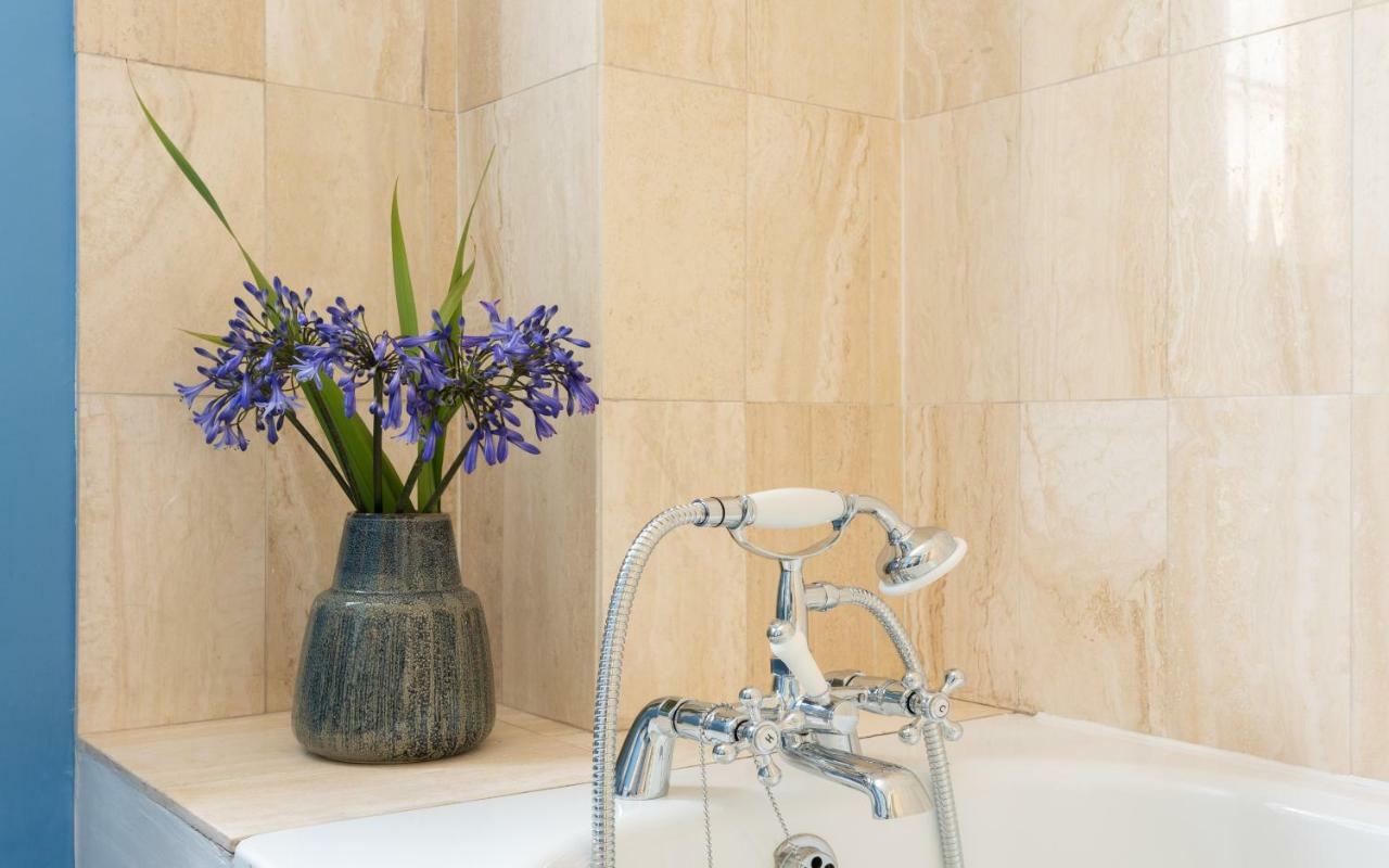 The King's Road Escape - Modern 2bdr Townhouse With Rooftop Terrace Appartement Londen