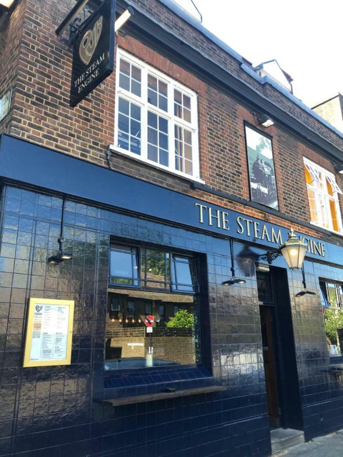 Publove @ The Steam Engine,waterloo Hostel