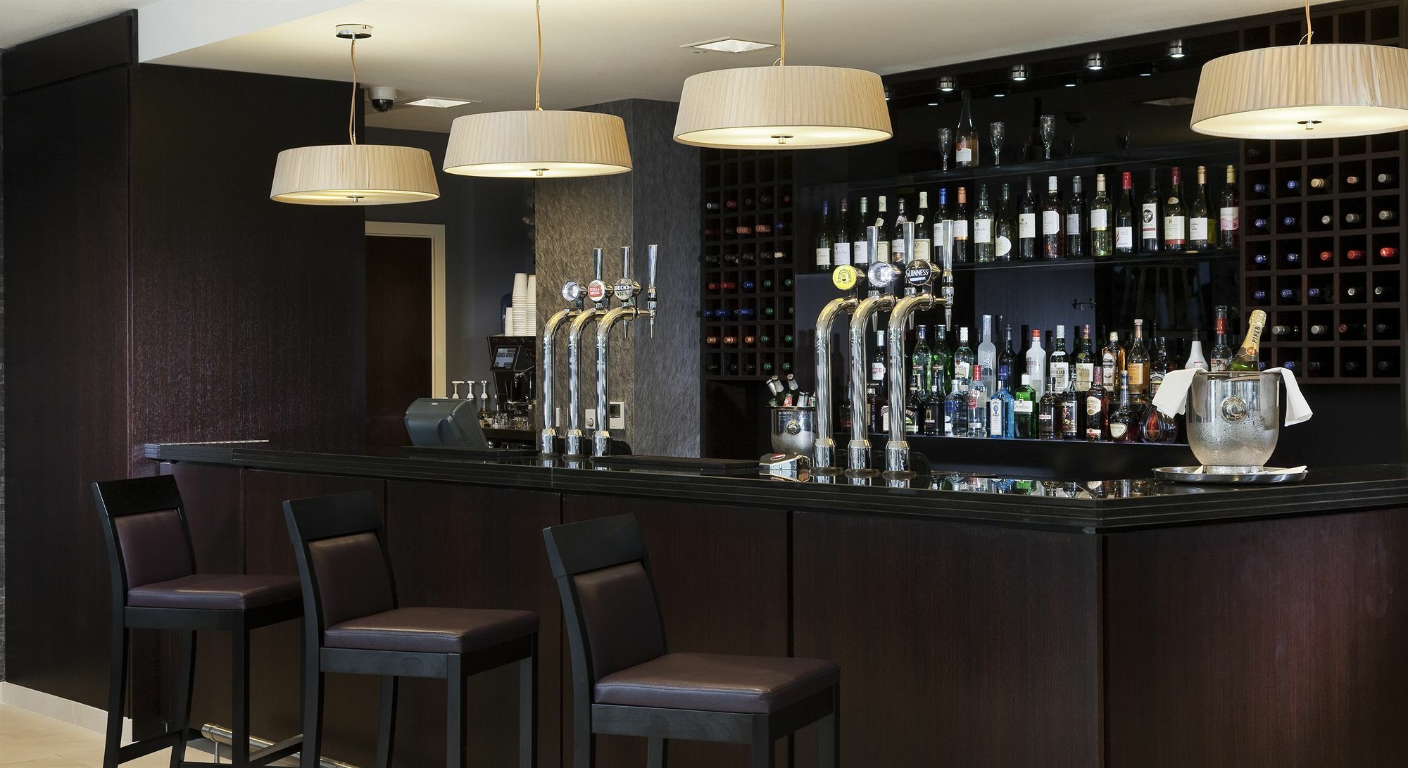Hotell Commercial Road 4*