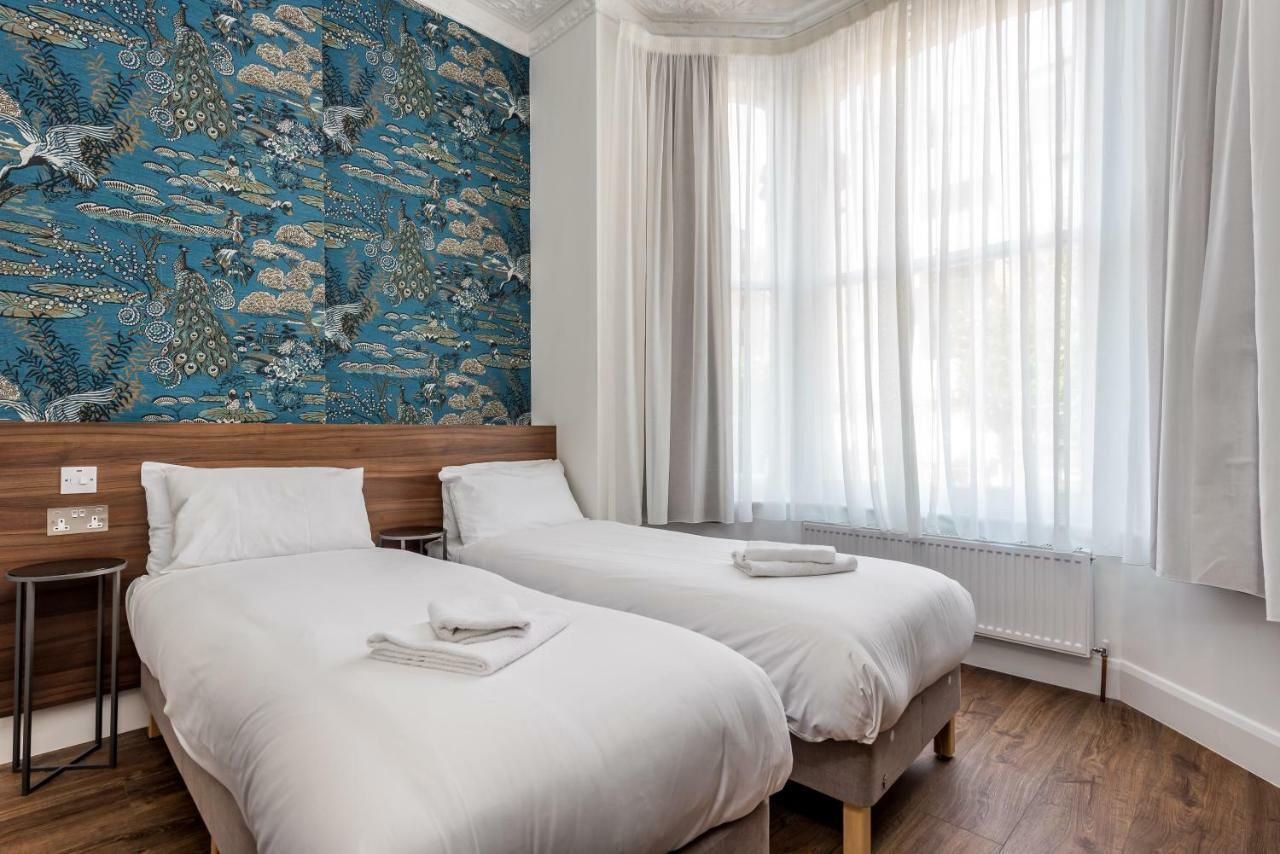Queens Drive At Finsbury Park Hotel London