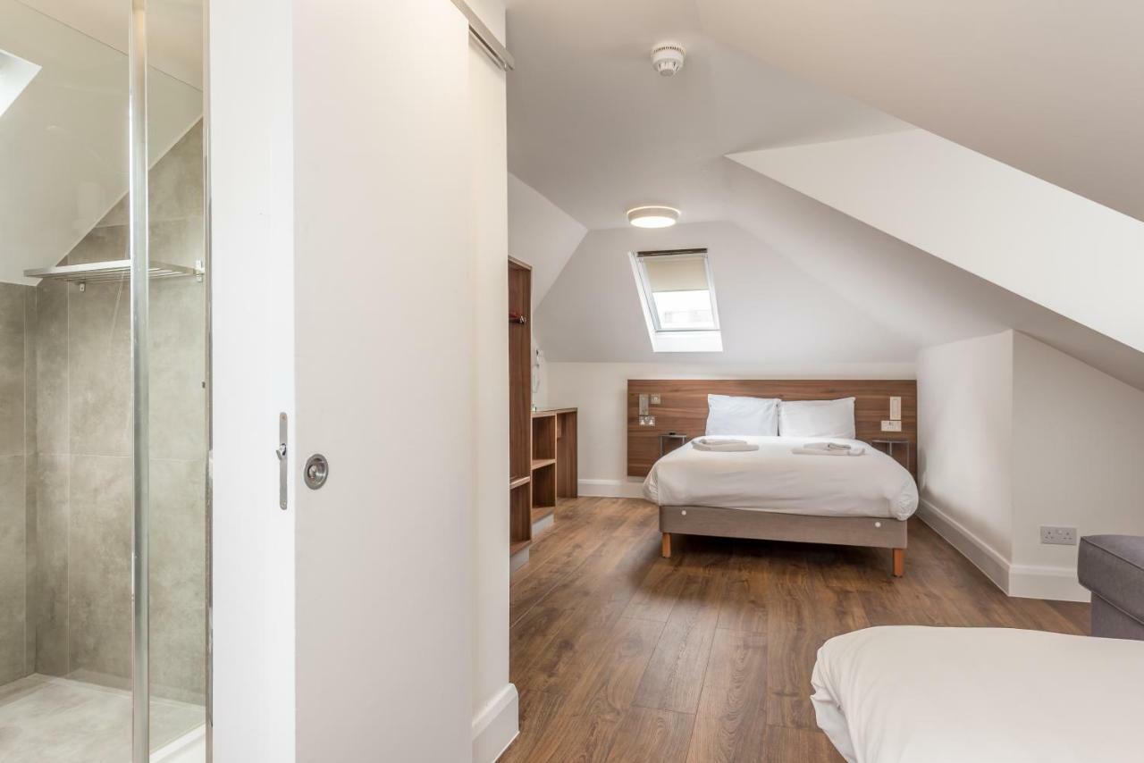 Queens Drive At Finsbury Park Hotel London