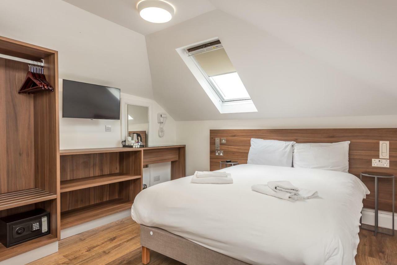 Hotel Queens Drive At Finsbury Park London